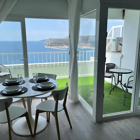 아파트 Axenic Retreat - Panoramic Ocean View, Sleeps 4, Ensuite Bathroom, New Redesign