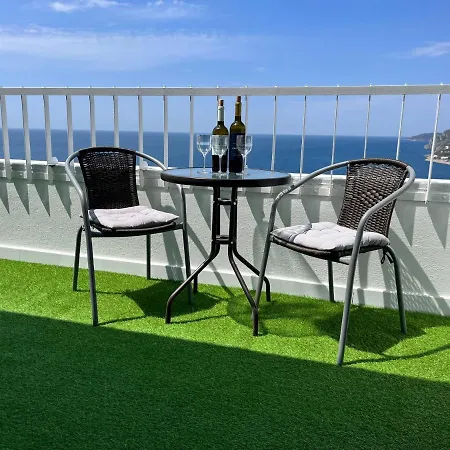 Axenic Retreat - Panoramic Ocean View, Sleeps 4, Ensuite Bathroom, New Redesign 아파트 세심브라