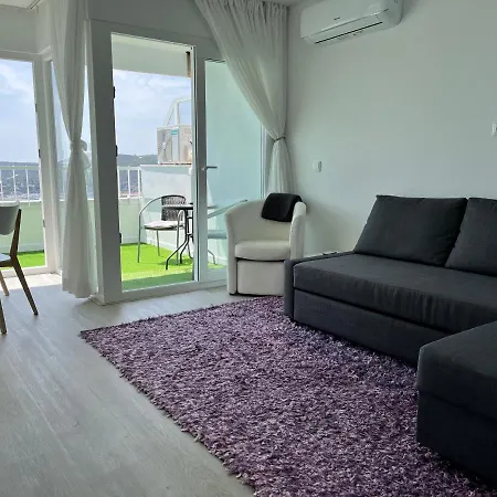 Apartament Axenic Retreat - Panoramic Ocean View, Sleeps 4, Ensuite Bathroom, New Redesign *