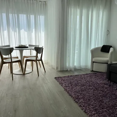 Apartament Axenic Retreat - Panoramic Ocean View, Sleeps 4, Ensuite Bathroom, New Redesign *
