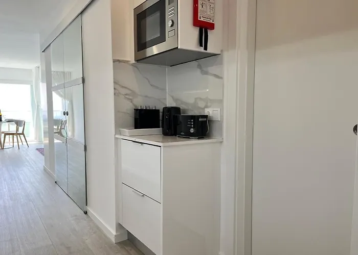 Διαμέρισμα Axenic Retreat - Panoramic Ocean View, Sleeps 4, Ensuite Bathroom, New Redesign Σεσίμπρα