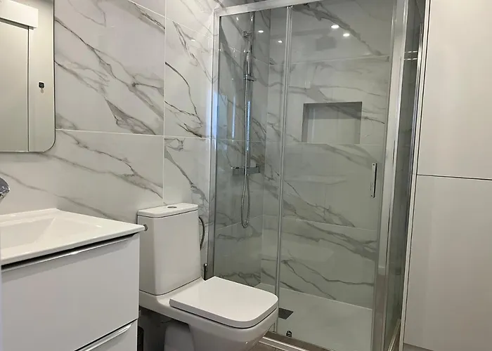 Axenic Retreat - Panoramic Ocean View, Sleeps 4, Ensuite Bathroom, New Redesign