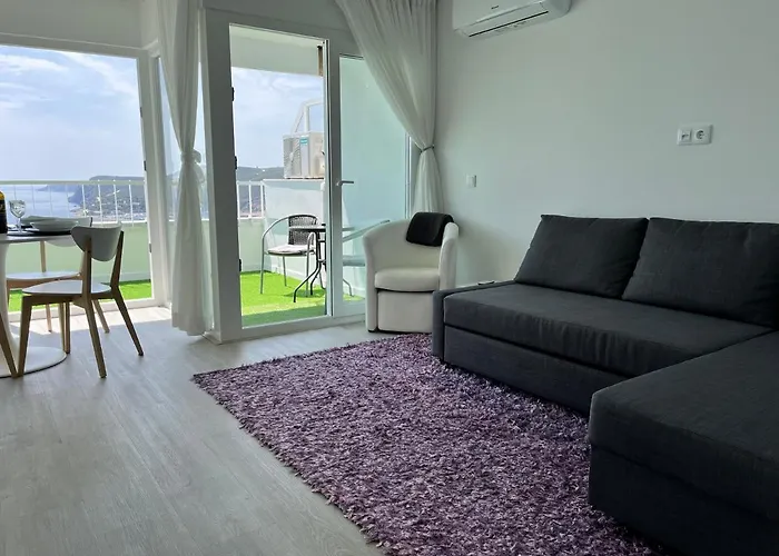 Διαμέρισμα Axenic Retreat - Panoramic Ocean View, Sleeps 4, Ensuite Bathroom, New Redesign *