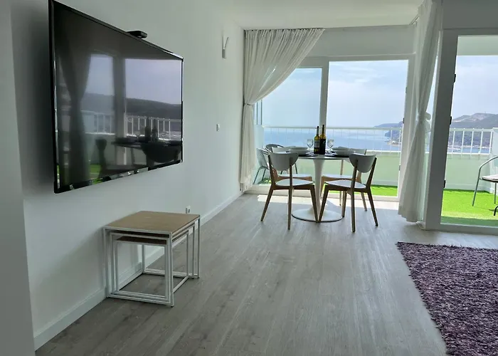 Axenic Retreat - Panoramic Ocean View, Sleeps 4, Ensuite Bathroom, New Redesign Διαμέρισμα *