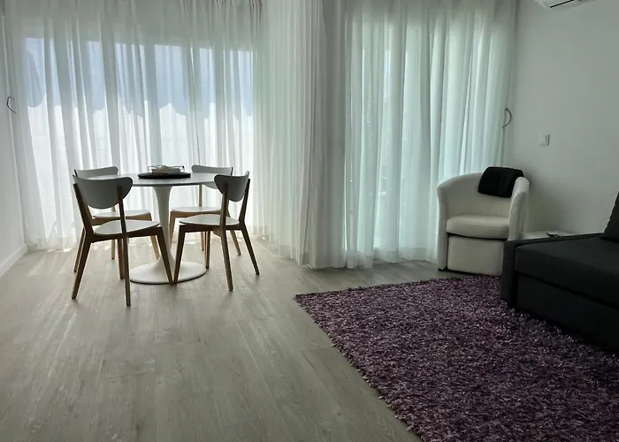 Διαμέρισμα Axenic Retreat - Panoramic Ocean View, Sleeps 4, Ensuite Bathroom, New Redesign *