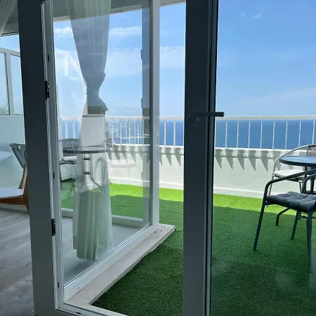 Axenic Retreat - Panoramic Ocean View, Private Terrace, Sleeps 4, Ensuite Bathroom, New Redesign *