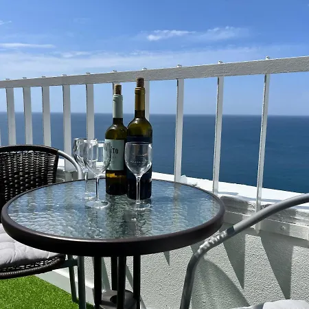 Axenic Retreat - Panoramic Ocean View, Private Terrace, Sleeps 4, Ensuite Bathroom, New Redesign 公寓