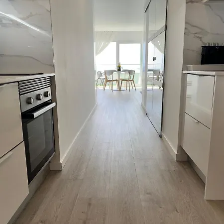 Axenic Retreat - Panoramic Ocean View, Private Terrace, Sleeps 4, Ensuite Bathroom, New Redesign 塞辛布拉