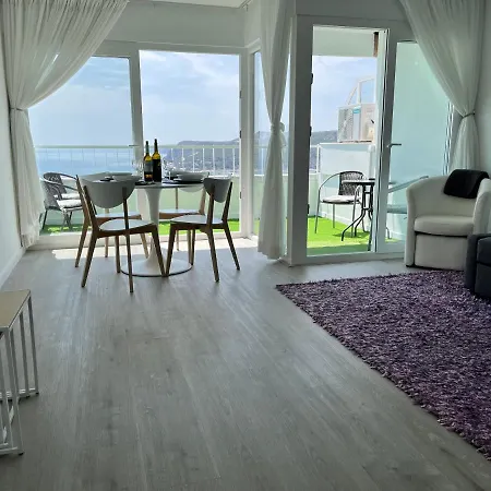 公寓 Axenic Retreat - Panoramic Ocean View, Private Terrace, Sleeps 4, Ensuite Bathroom, New Redesign *