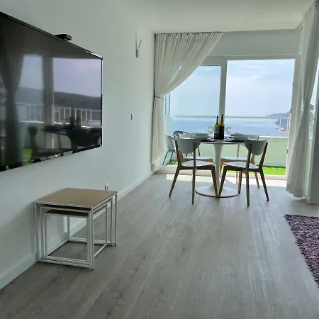 Axenic Retreat - Panoramic Ocean View, Private Terrace, Sleeps 4, Ensuite Bathroom, New Redesign 公寓 *