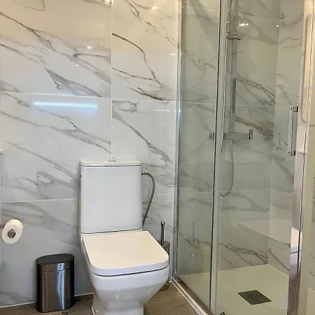 公寓 Axenic Retreat - Panoramic Ocean View, Private Terrace, Sleeps 4, Ensuite Bathroom, New Redesign