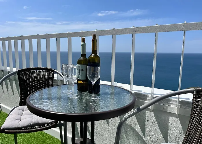 Axenic Retreat - Panoramic Ocean View, Sleeps 4, Ensuite Bathroom, New Redesign Appartement