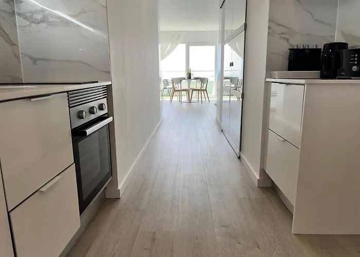 Axenic Retreat - Panoramic Ocean View, Sleeps 4, Ensuite Bathroom, New Redesign Sesimbra