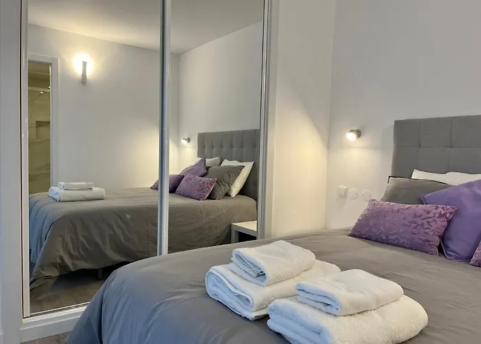 Axenic Retreat - Panoramic Ocean View, Sleeps 4, Ensuite Bathroom, New Redesign